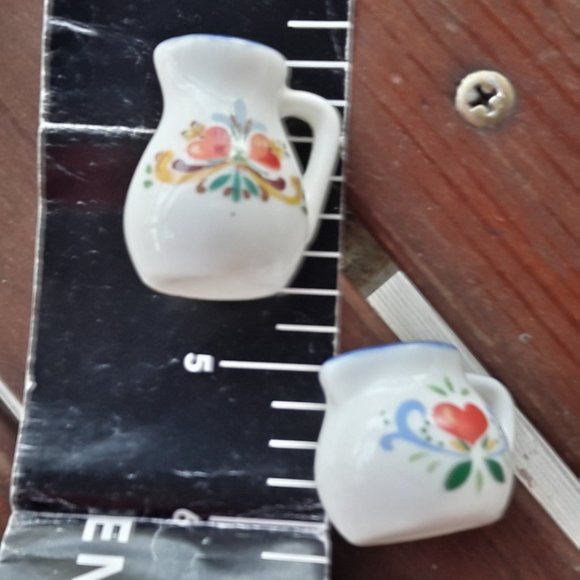 Vintage Ceramic Mini Pitchers Dollhouse Set of 2 Flowers Heart Blue w Handles - Picture 7 of 8